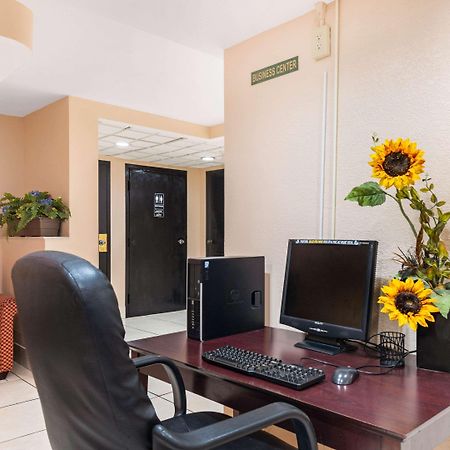 Quality Inn & Suites Orlando Airport Esterno foto