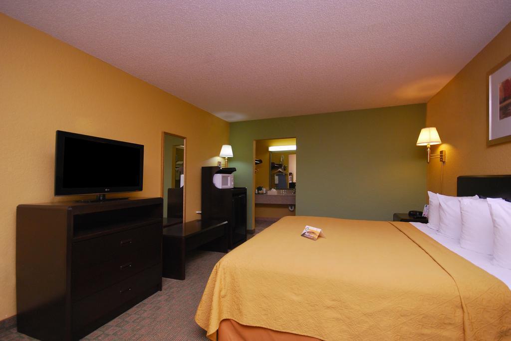 Quality Inn & Suites Orlando Airport Esterno foto
