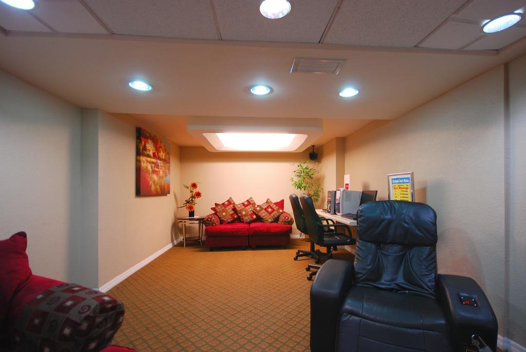 Quality Inn & Suites Orlando Airport Esterno foto