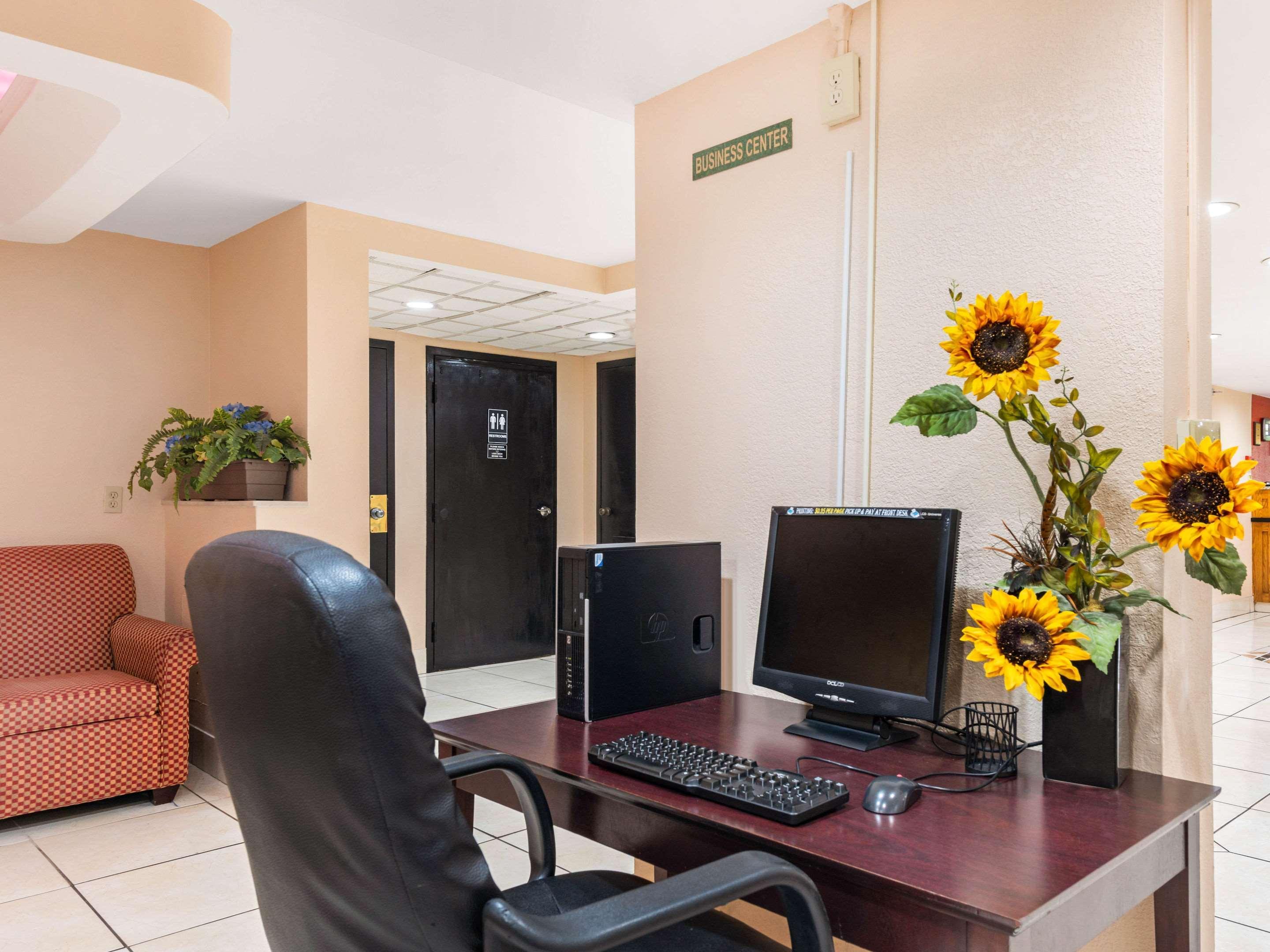 Quality Inn & Suites Orlando Airport Esterno foto