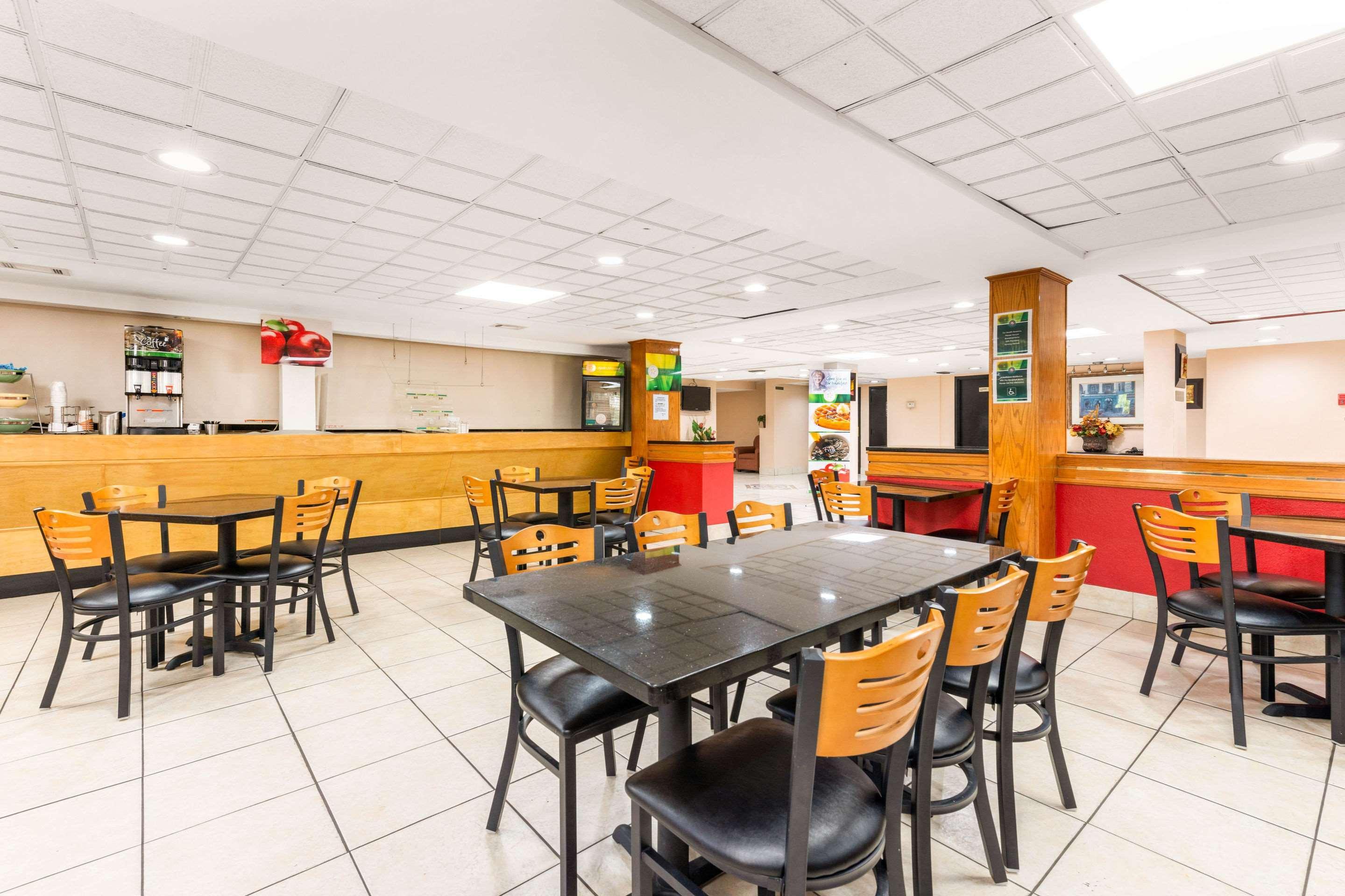 Quality Inn & Suites Orlando Airport Esterno foto