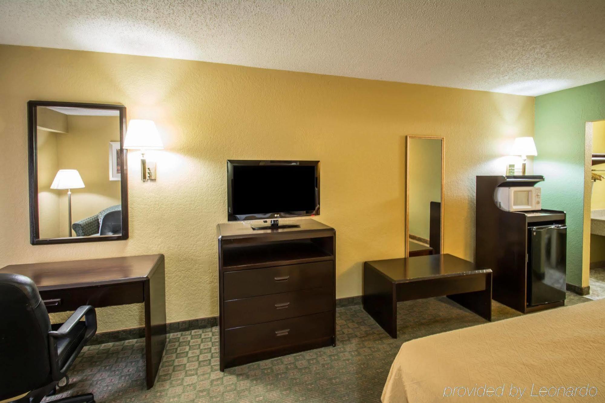 Quality Inn & Suites Orlando Airport Esterno foto