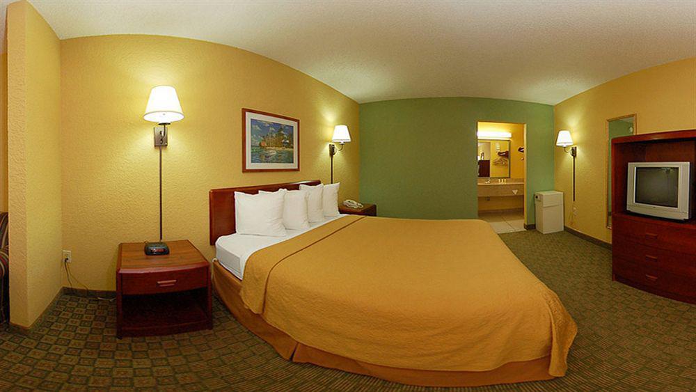 Quality Inn & Suites Orlando Airport Esterno foto